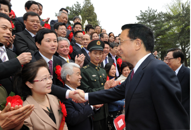 2012年4月10日，国务院副总理李大大同志在中南海会见“第七届中华慈善奖”获奖代表。